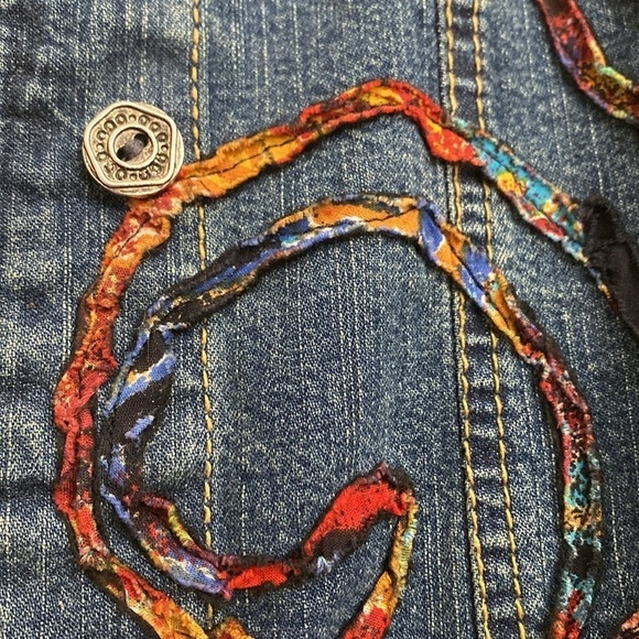 Chico's Denim Jean Jacket Womens Ribbon Applique Boho Artsy Art to wear Size 1 M - Picture 5 of 11